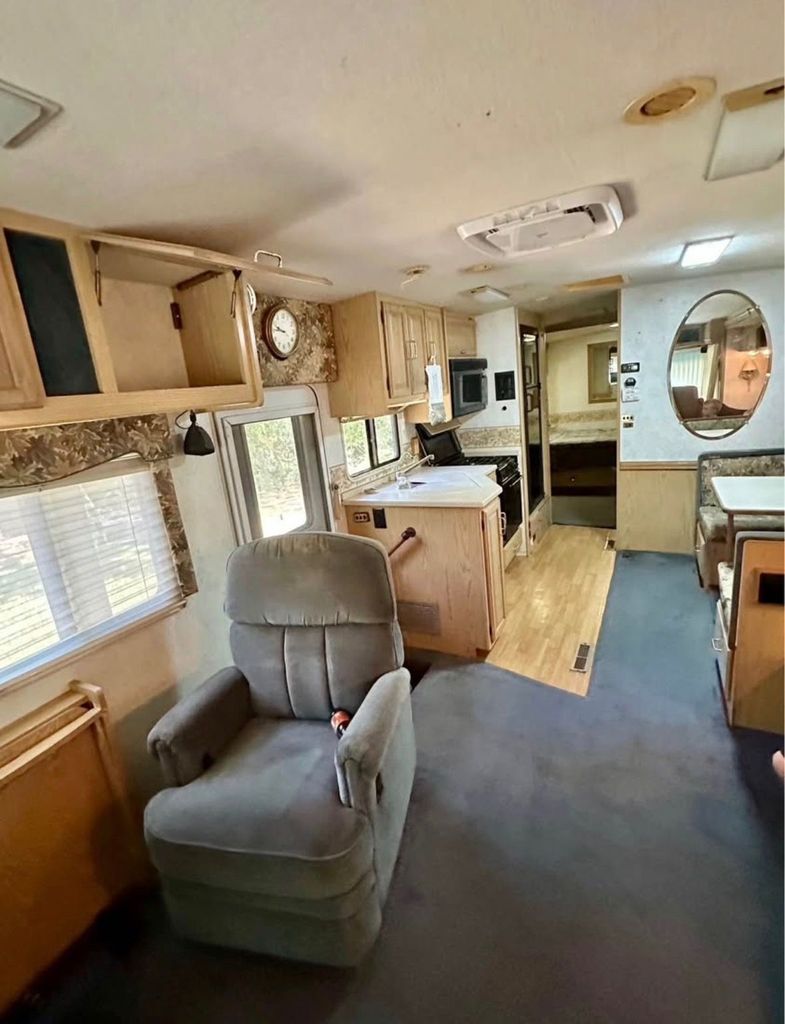 1999 Winnebago Chieftain 35U - National Vehicle