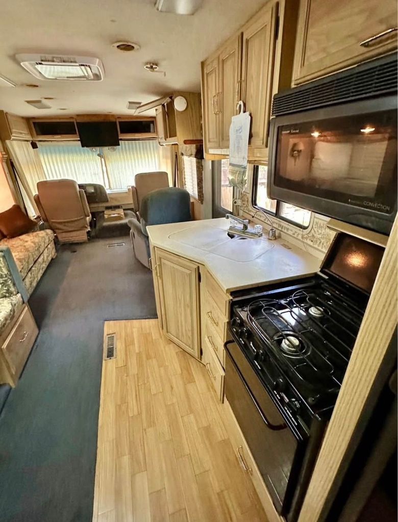1999 Winnebago Chieftain 35U - National Vehicle