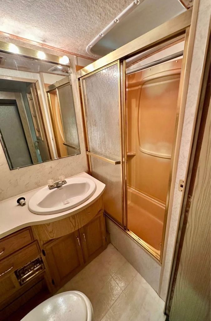 1999 Winnebago Chieftain 35U - National Vehicle