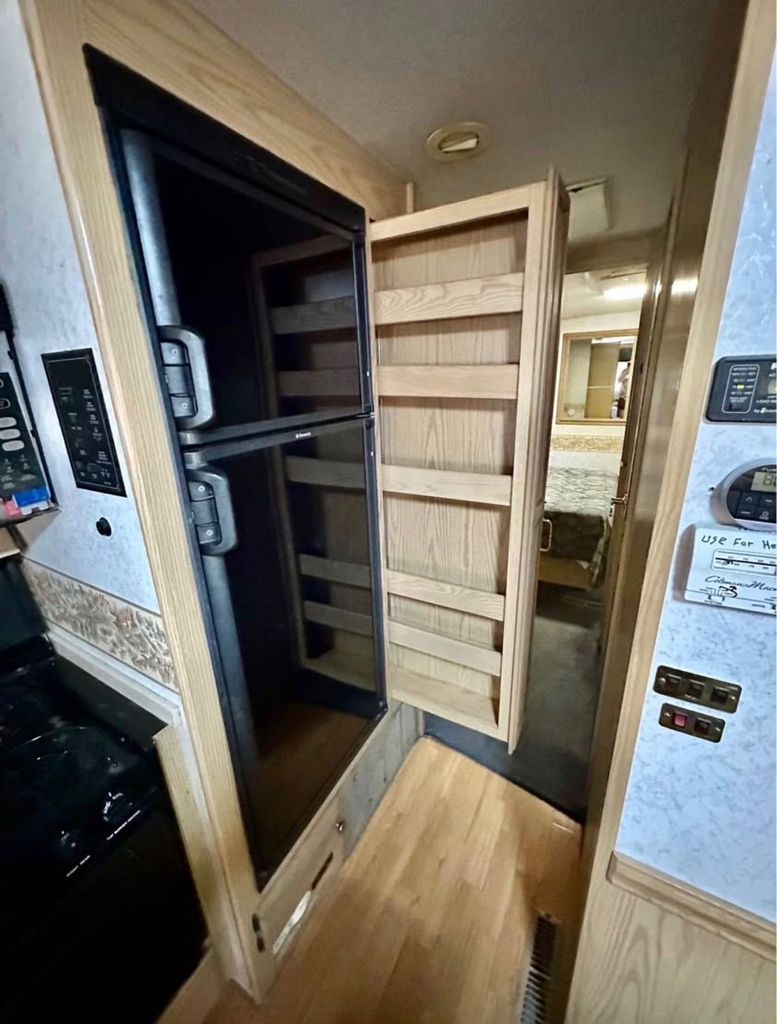 1999 Winnebago Chieftain 35U - National Vehicle