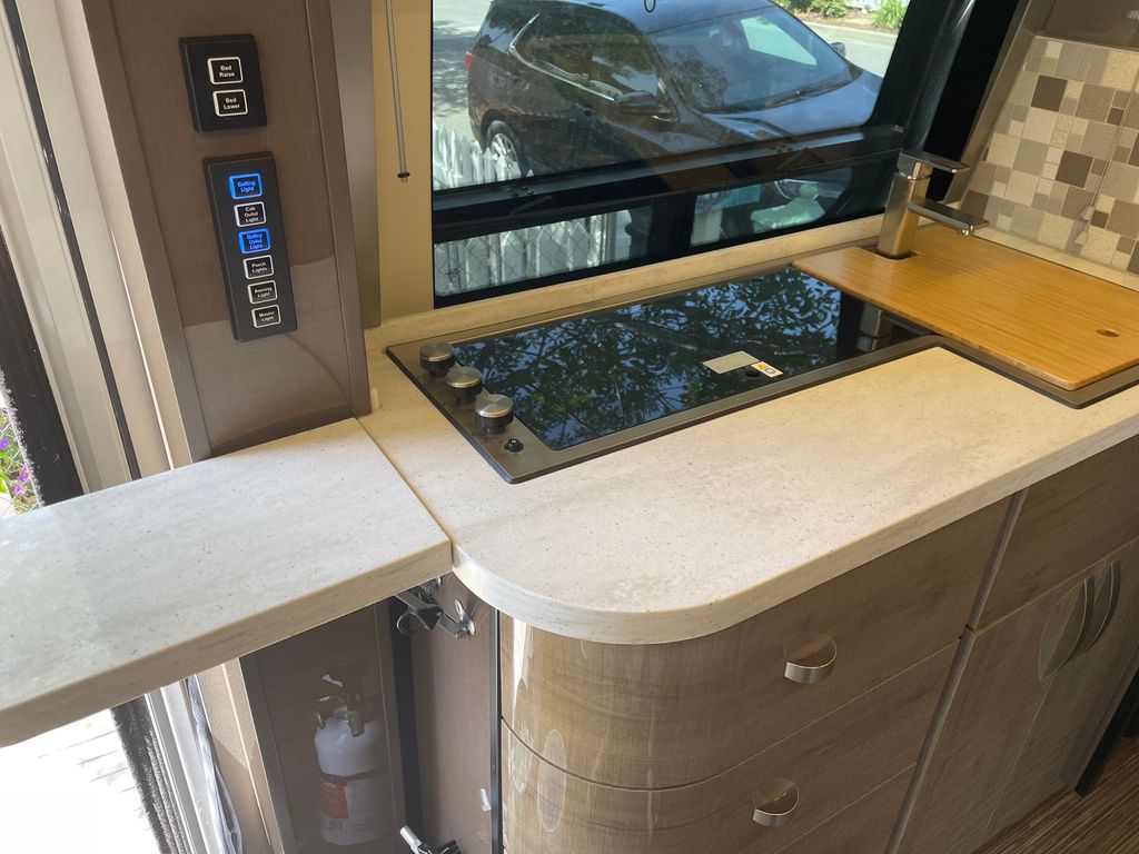 ビックM 2018 Winnebago Era 70M - National Vehicle