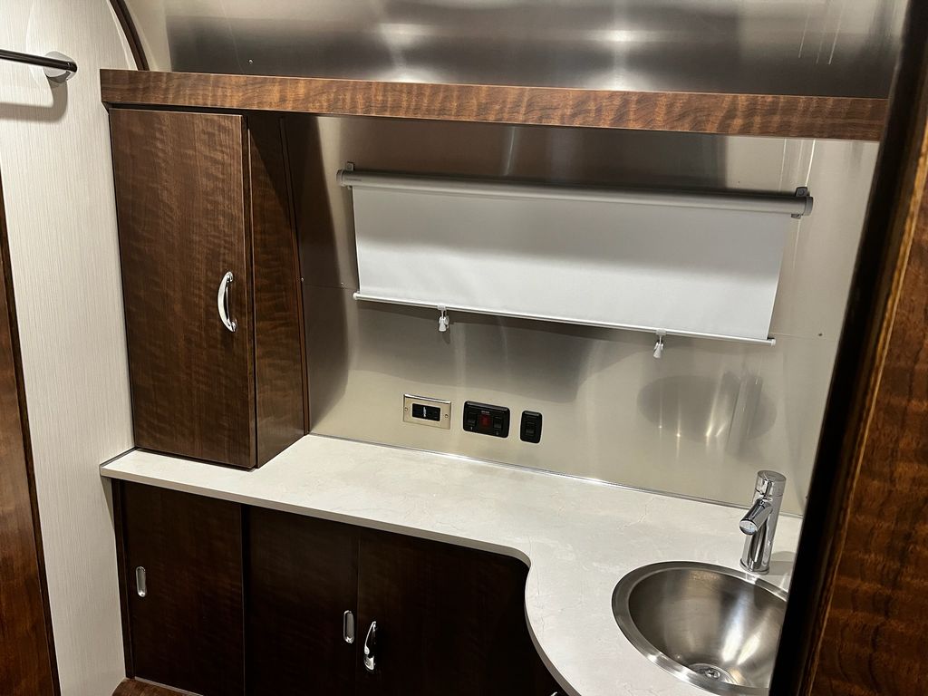 2020 Airstream Globetrotter 30RB Twin - National Vehicle