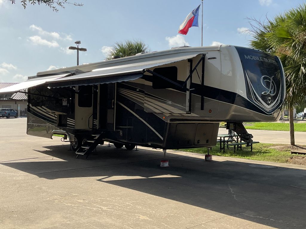 2022 DRV Mobile Suites 40KSSB4 - National Vehicle