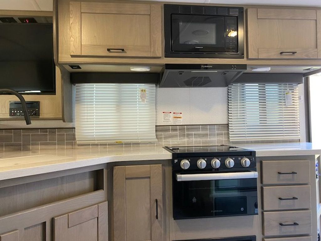 2021 Cruiser RV Twilight Signature 2100 - National Vehicle