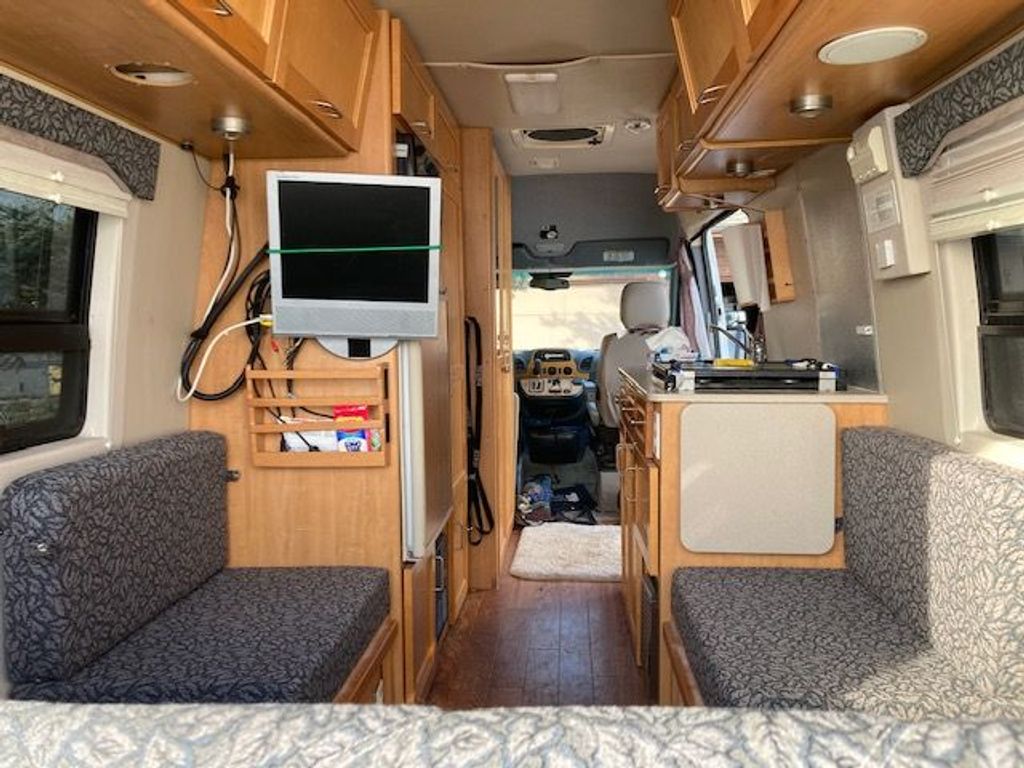 2005 Leisure Travel Van Free Spirit 210B - National Vehicle