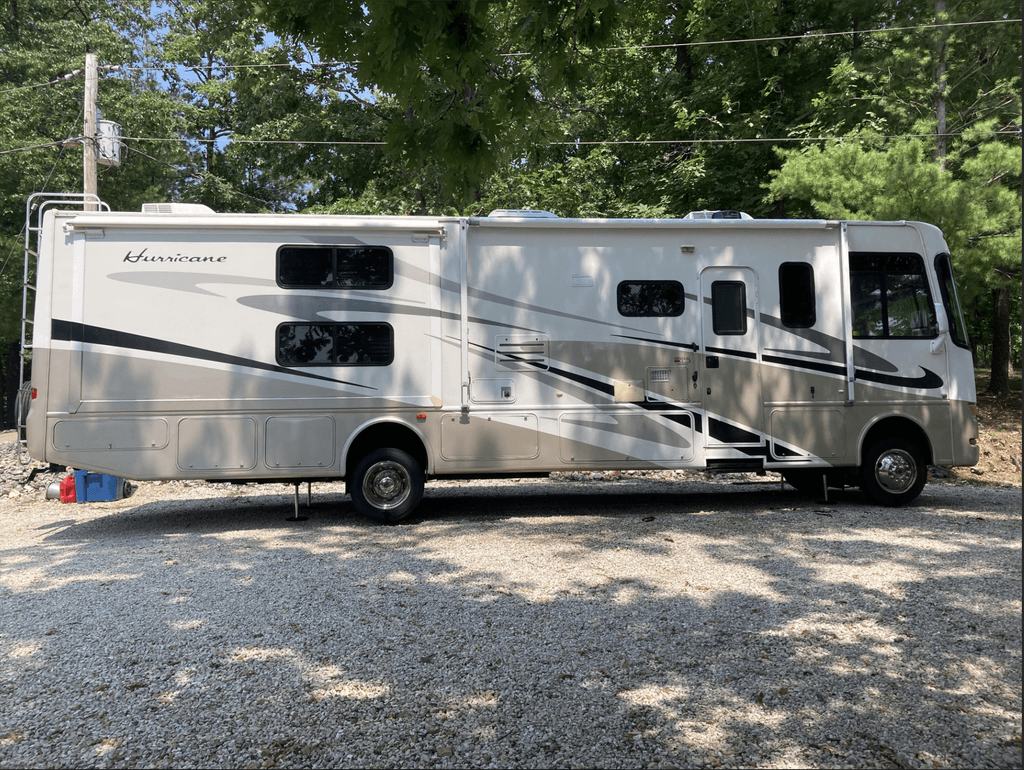 2006 Four Winds Hurricane 34N - National Vehicle