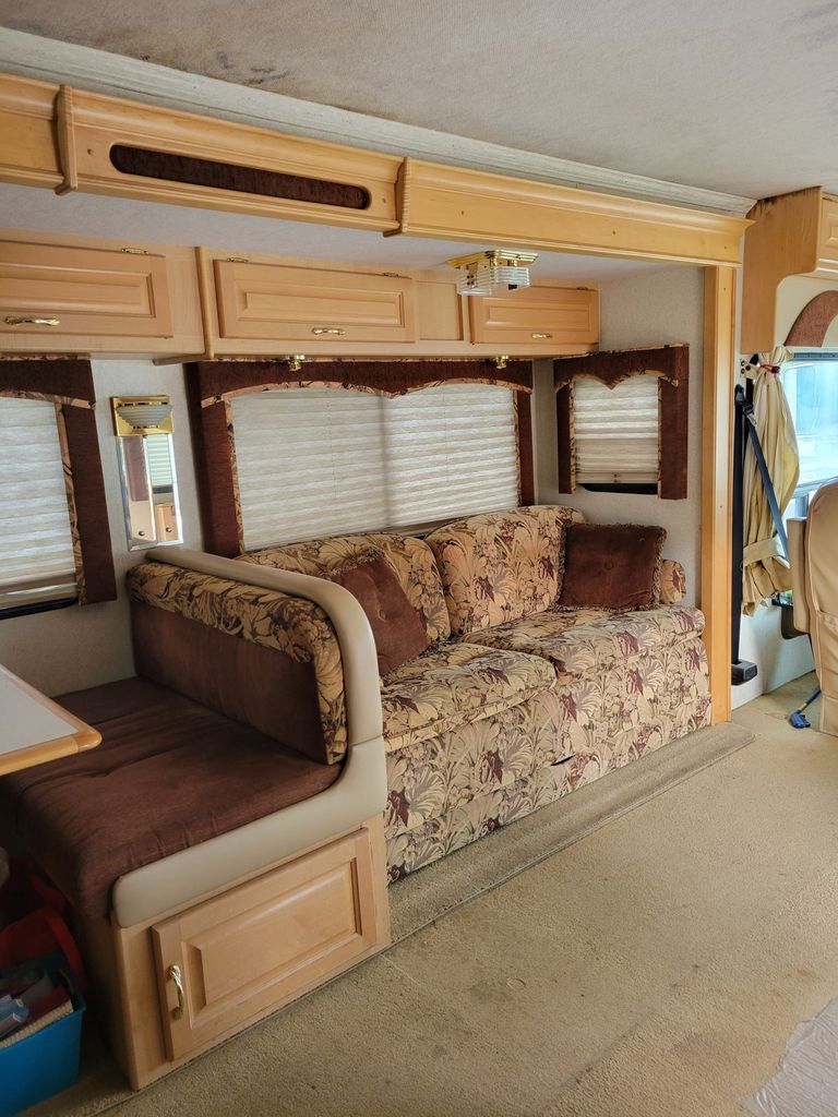 2004 National RV Dolphin 5342 - National Vehicle