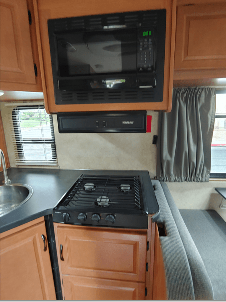 2014 Thor Motor Coach Majestic 28A - National Vehicle