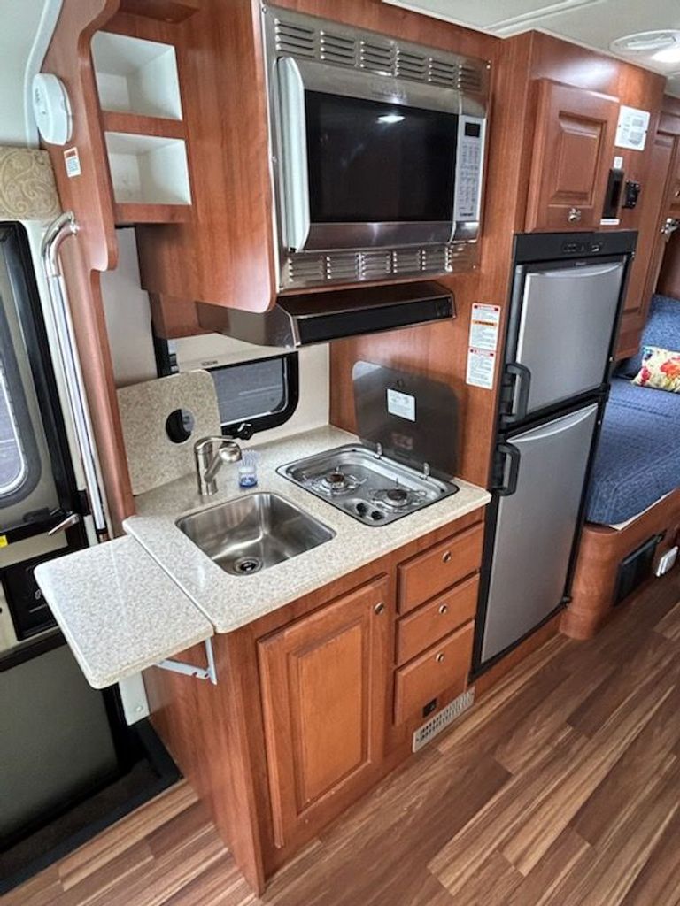 2015 Coach House Platinum II 241XL National Vehicle