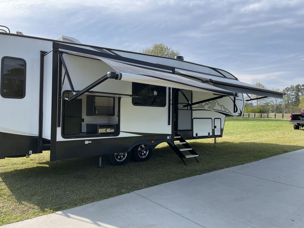 2022 East to West Tandara 321RL-OK - National Vehicle