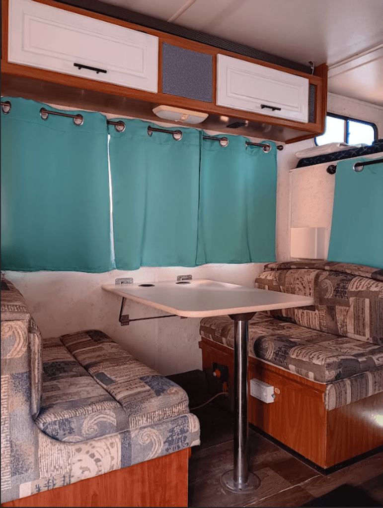 2001 Four Winds Majestic 28A - National Vehicle