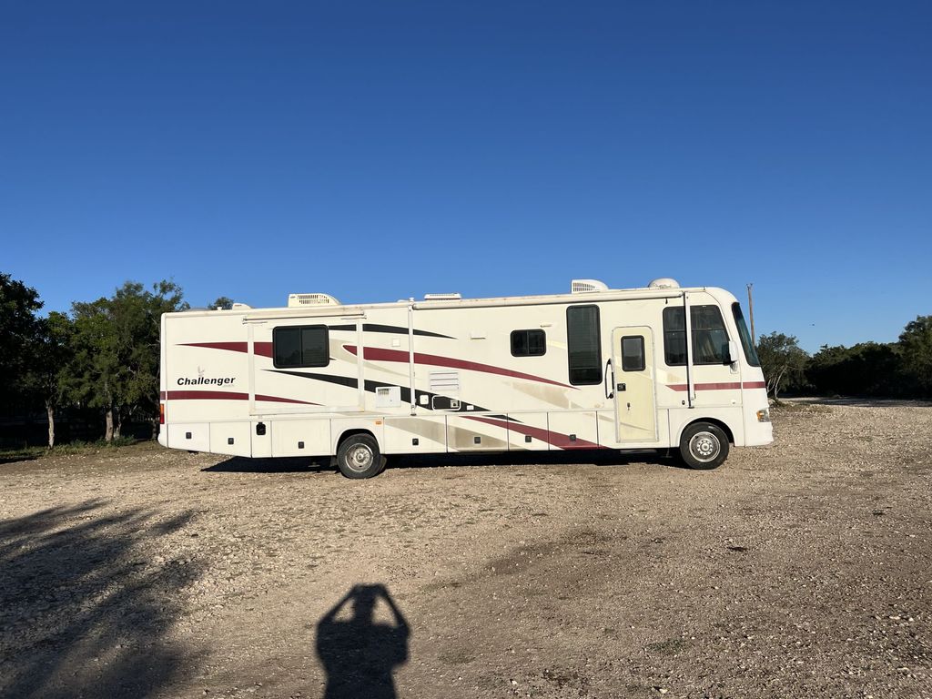 2006 Damon Challenger 372 - National Vehicle