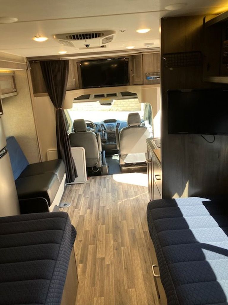2017 Winnebago Fuse 23A National Vehicle