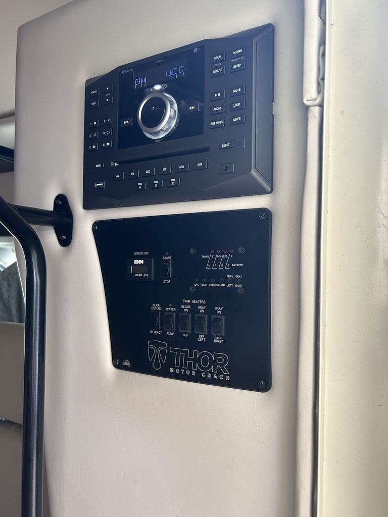 2018 Thor Motor Coach Gemini 23TR - National Vehicle
