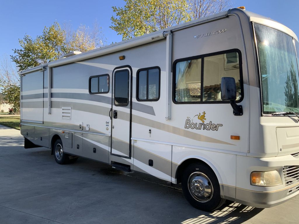 2006 Fleetwood Bounder 32W - National Vehicle