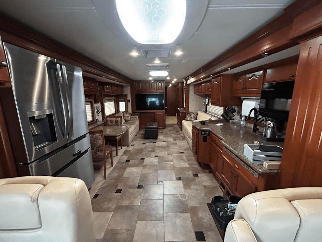 2009 Country Coach Allure 470 Crane Prairie - National Vehicle