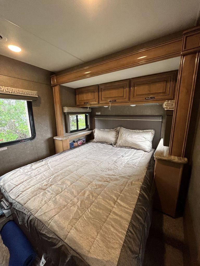 2018 Thor Motor Coach Quantum 26RS - National Vehicle