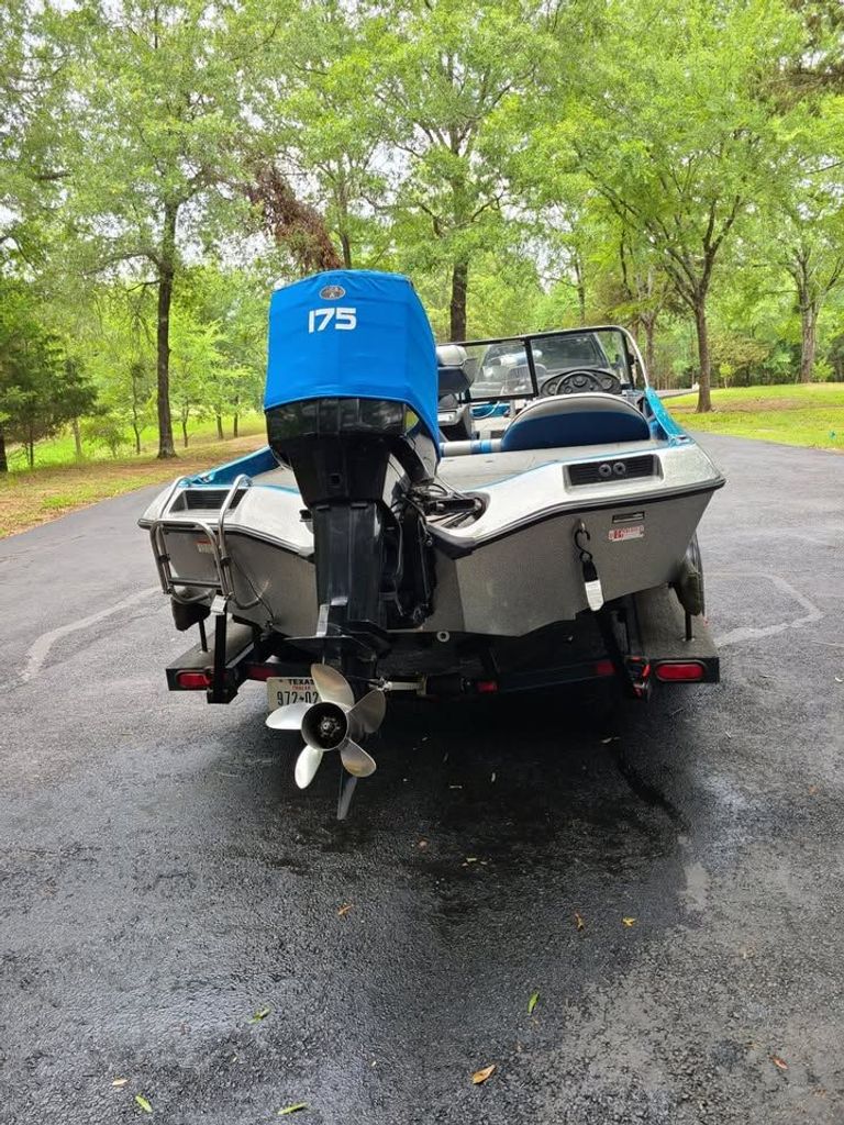 1996 Ranger 397 - National Vehicle