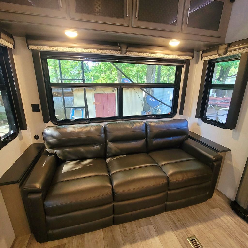 2021 Keystone Montana 3781RL National Vehicle