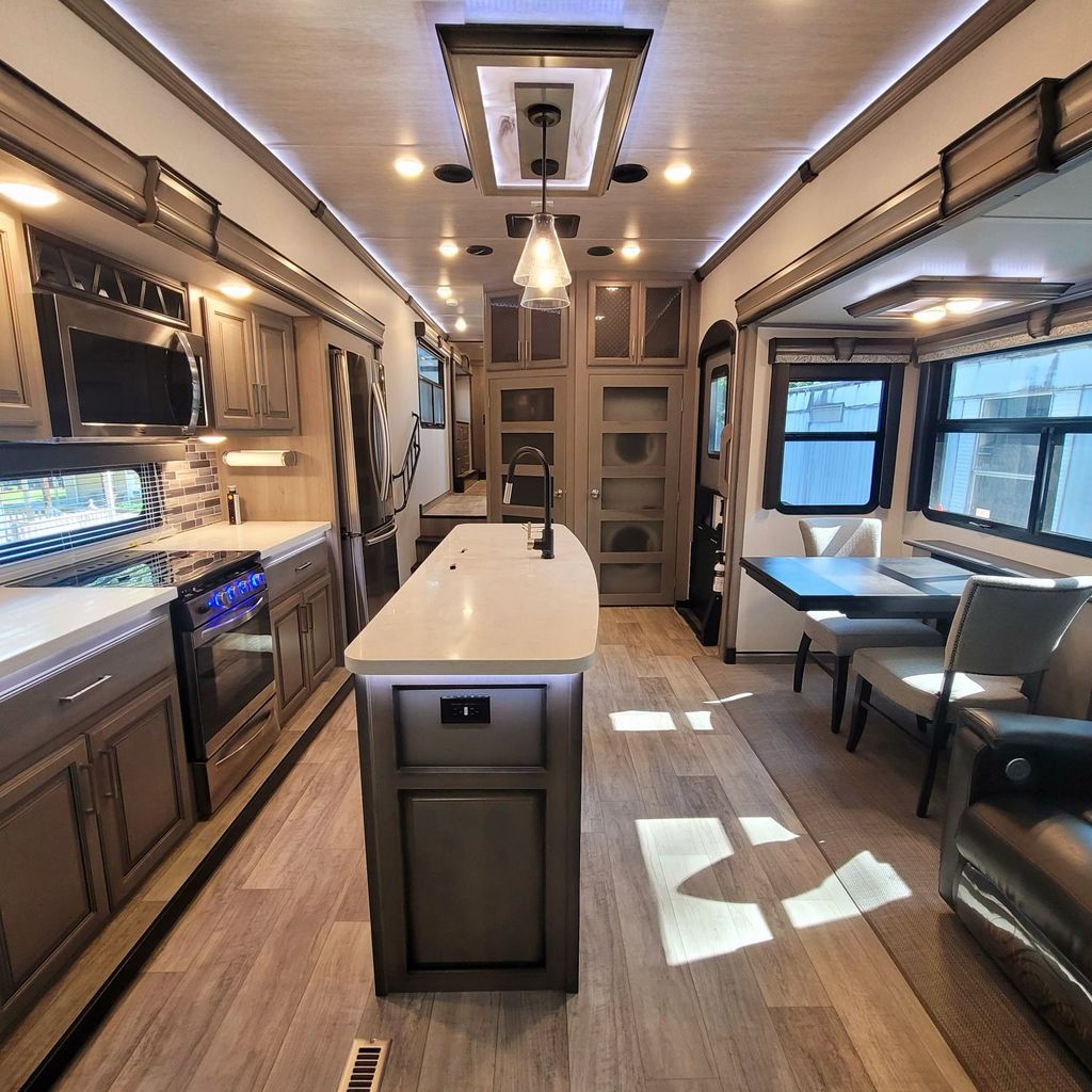 2021 Keystone Montana 3781rl - National Vehicle