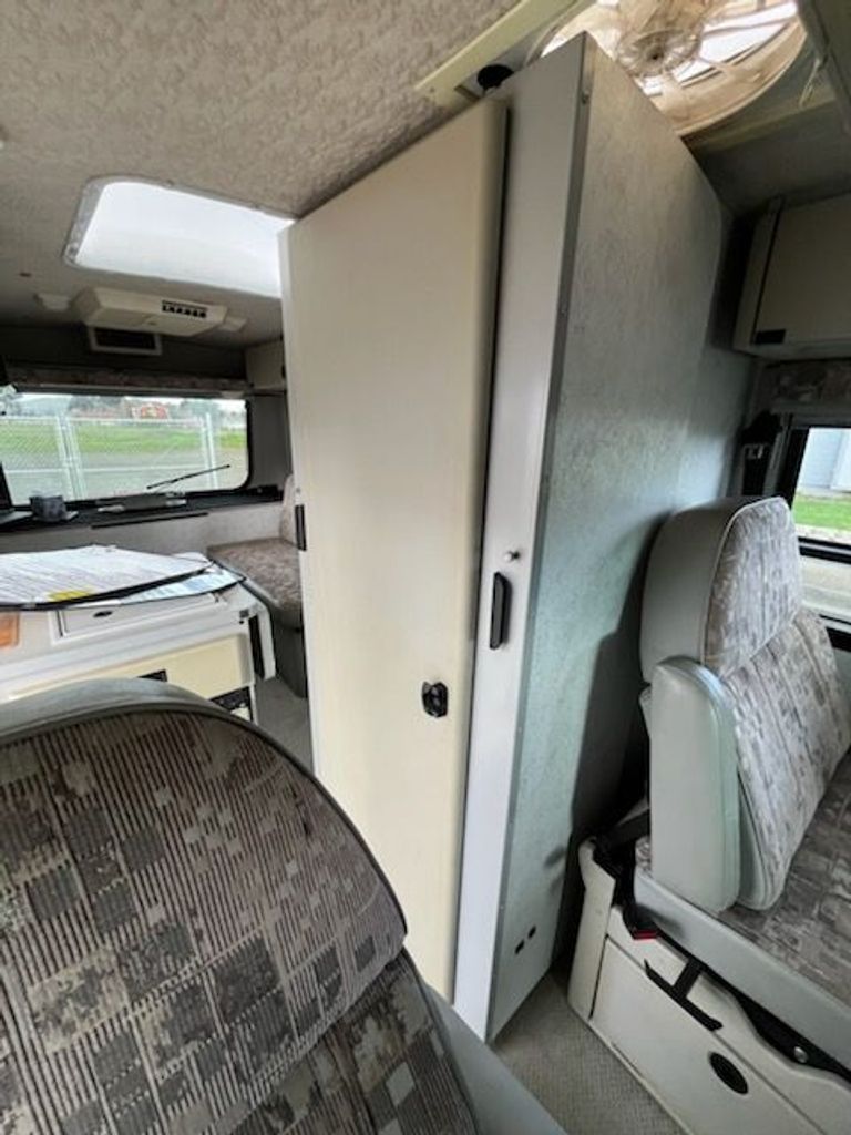 2002 Winnebago Rialta 22QD - National Vehicle