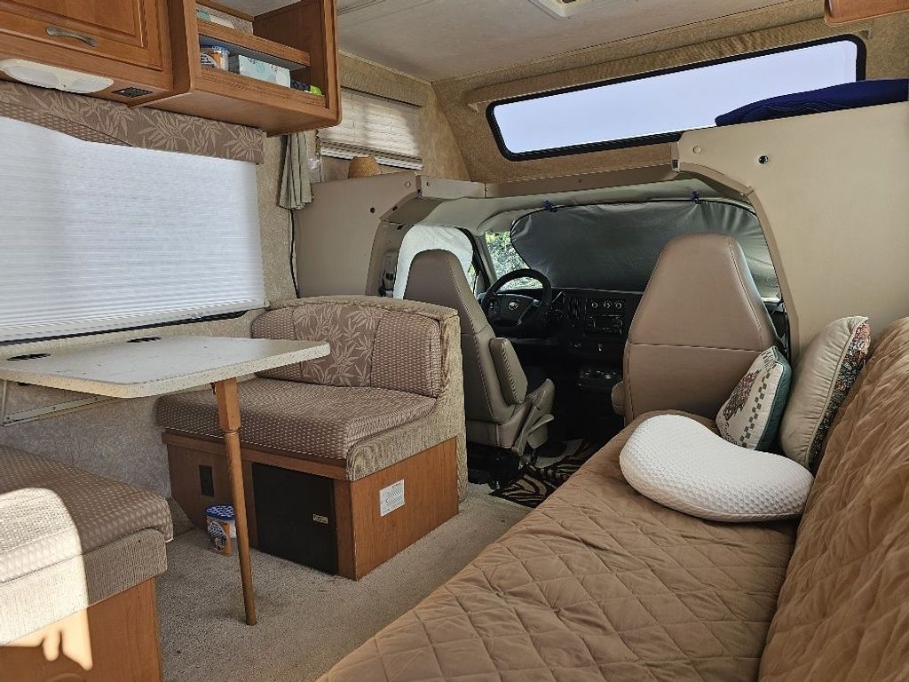 2008 Four Winds 5000 28A - National Vehicle