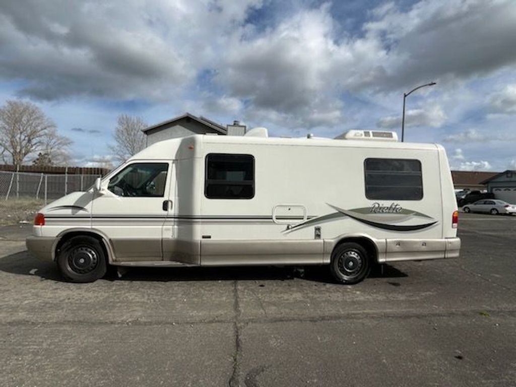 2002 Winnebago Rialta 22QD - National Vehicle