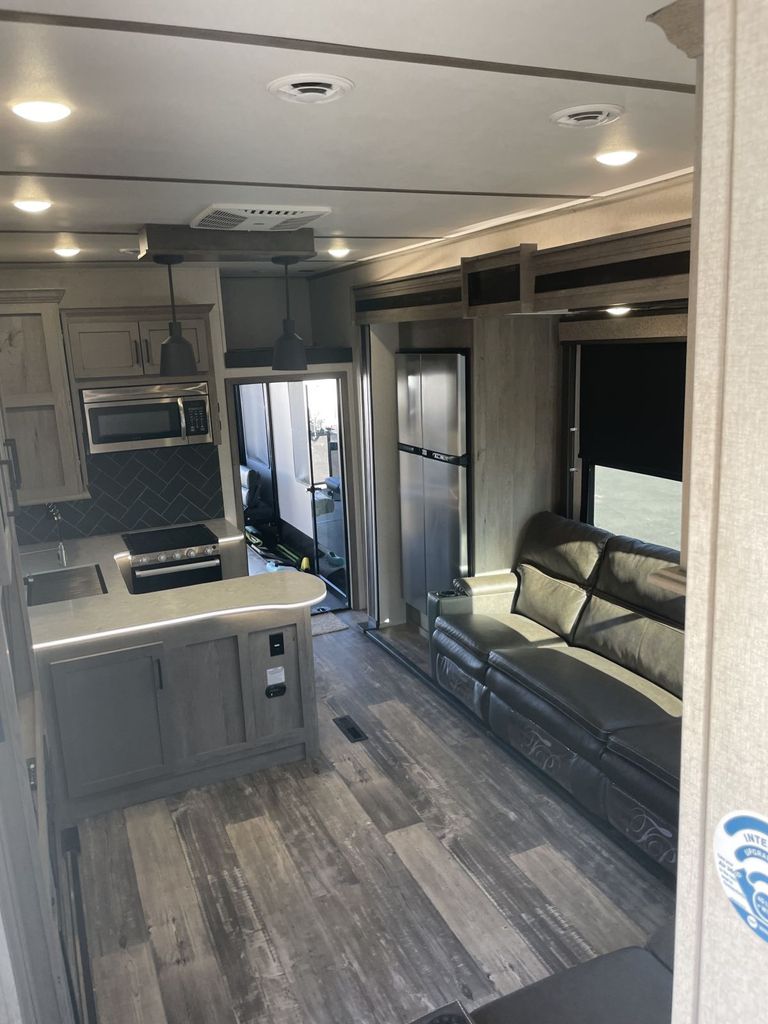 2021 Keystone Raptor 423 - National Vehicle