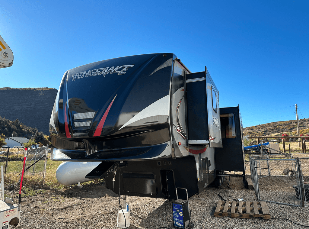 2014 Forest River Cherokee Vengeance 377V National Vehicle