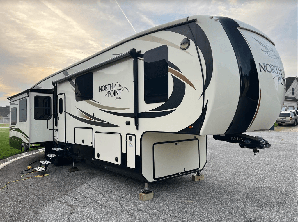 2017 Jayco North Point 377RLBH - National Vehicle