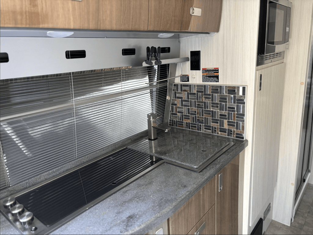 2015 Winnebago Era 170C - National Vehicle