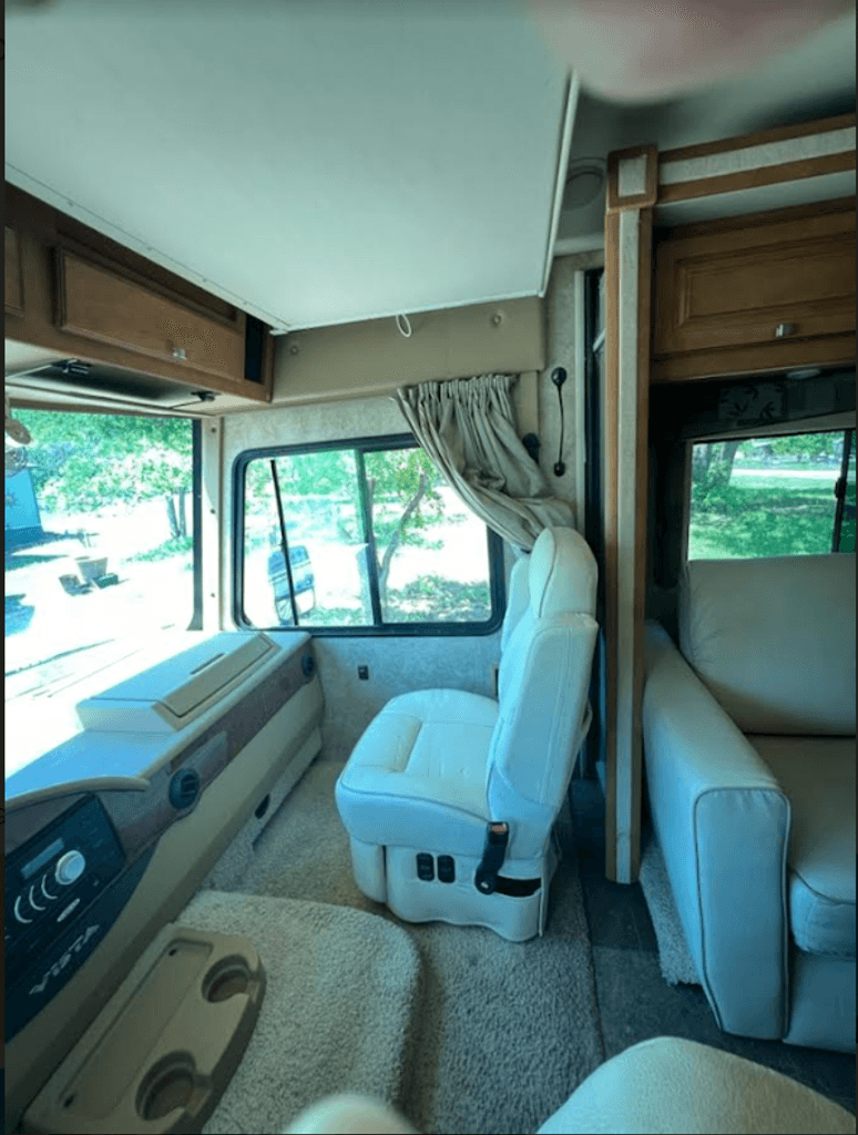 2014 Winnebago Vista 30T National Vehicle