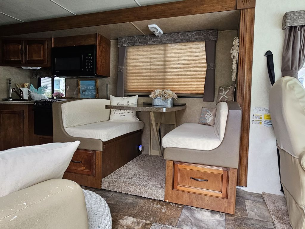 2014 Coachmen Mirada 29DS - National Vehicle