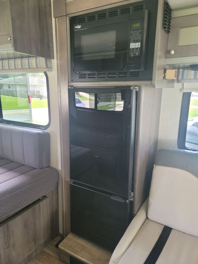 2018 Winnebago Fuse 23A - National Vehicle