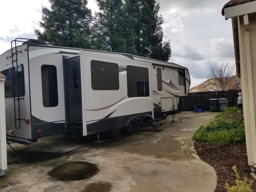 2016 Keystone Montana High Country 352RL - National Vehicle