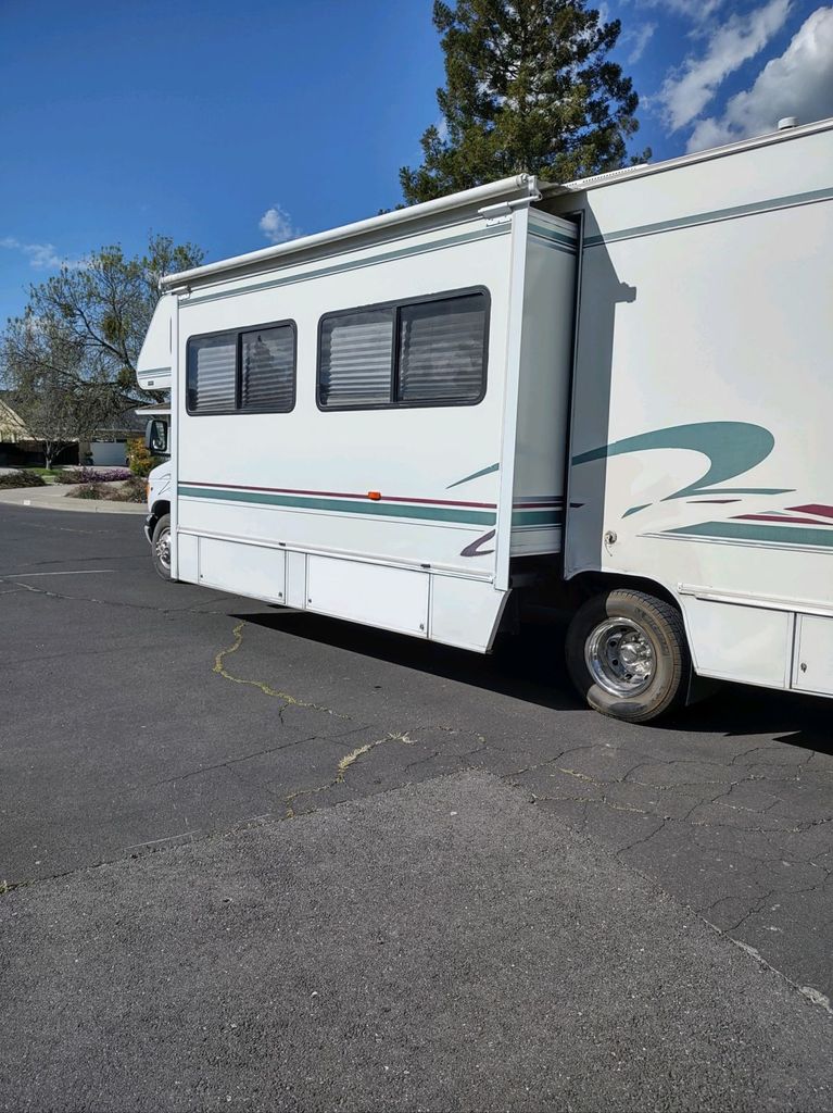 2001 Itasca Spirit 31T National Vehicle