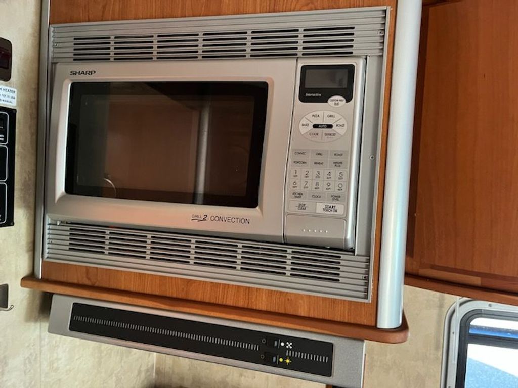 2007 Winnebago View 23H - National Vehicle