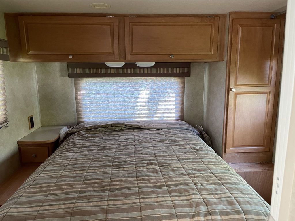 2008 Winnebago Access 31C - National Vehicle