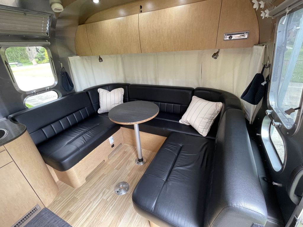 2016 Airstream Flying Cloud 26U - National Vehicle