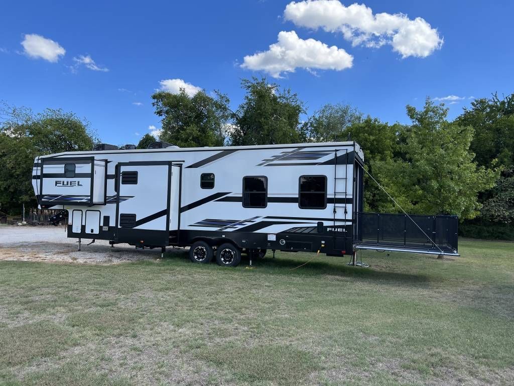 2021 Heartland Fuel Toy Hauler 352 - National Vehicle
