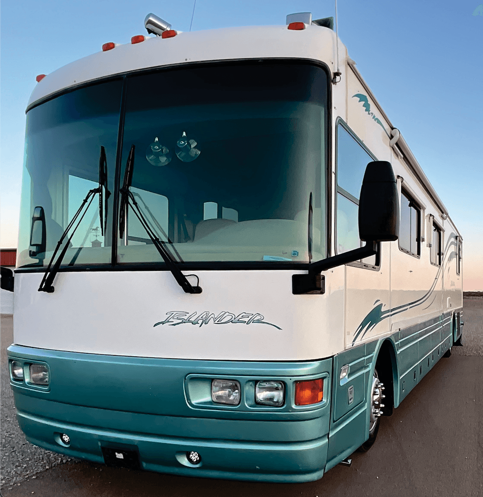 2001 National RV Islander 9400 - National Vehicle