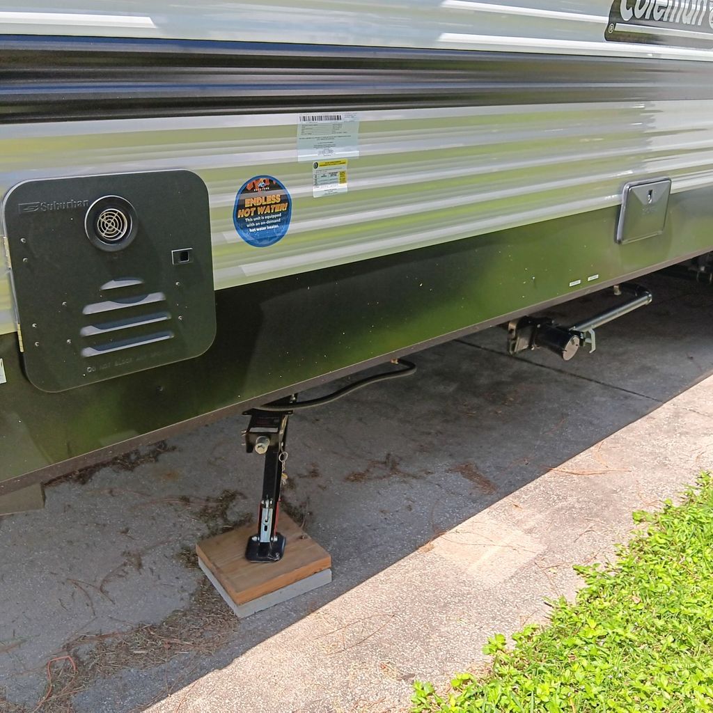 2025 Keystone Coleman Lantern 25REX - National Vehicle