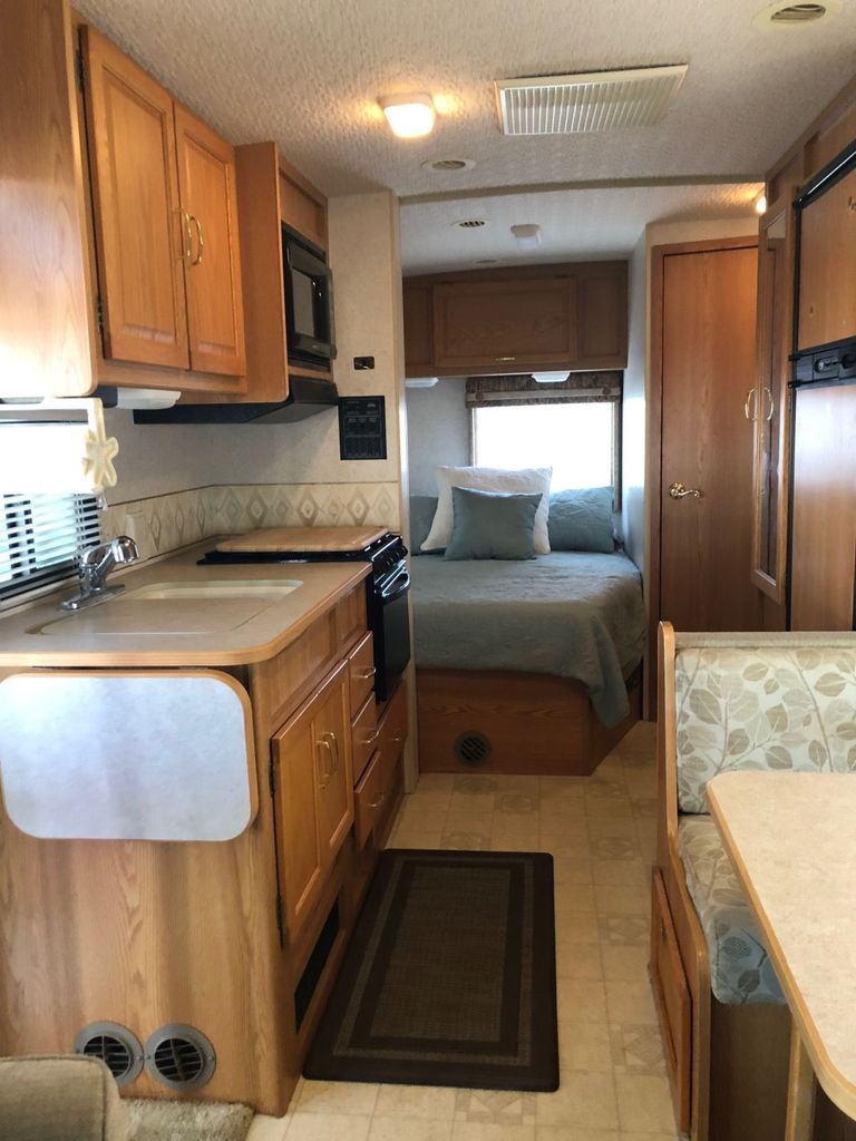 2004 Itasca Spirit 24V - National Vehicle