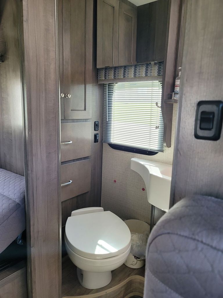 2018 Winnebago Fuse 23A National Vehicle