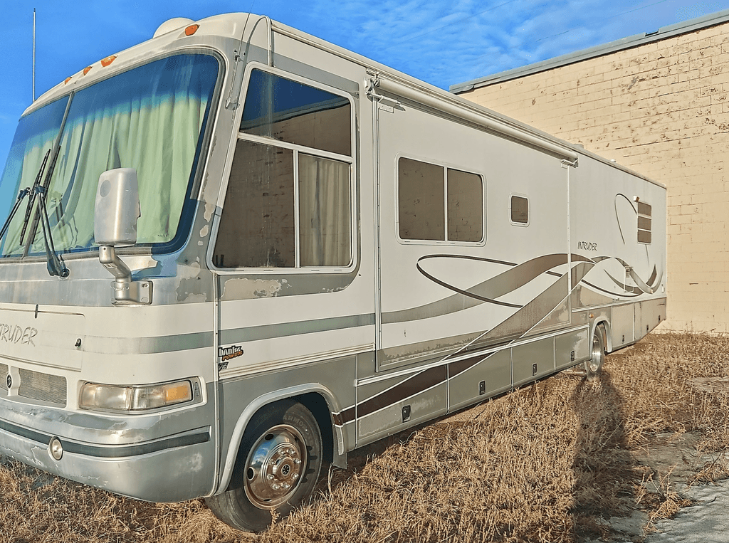 2000 Damon Intruder 359 - National Vehicle