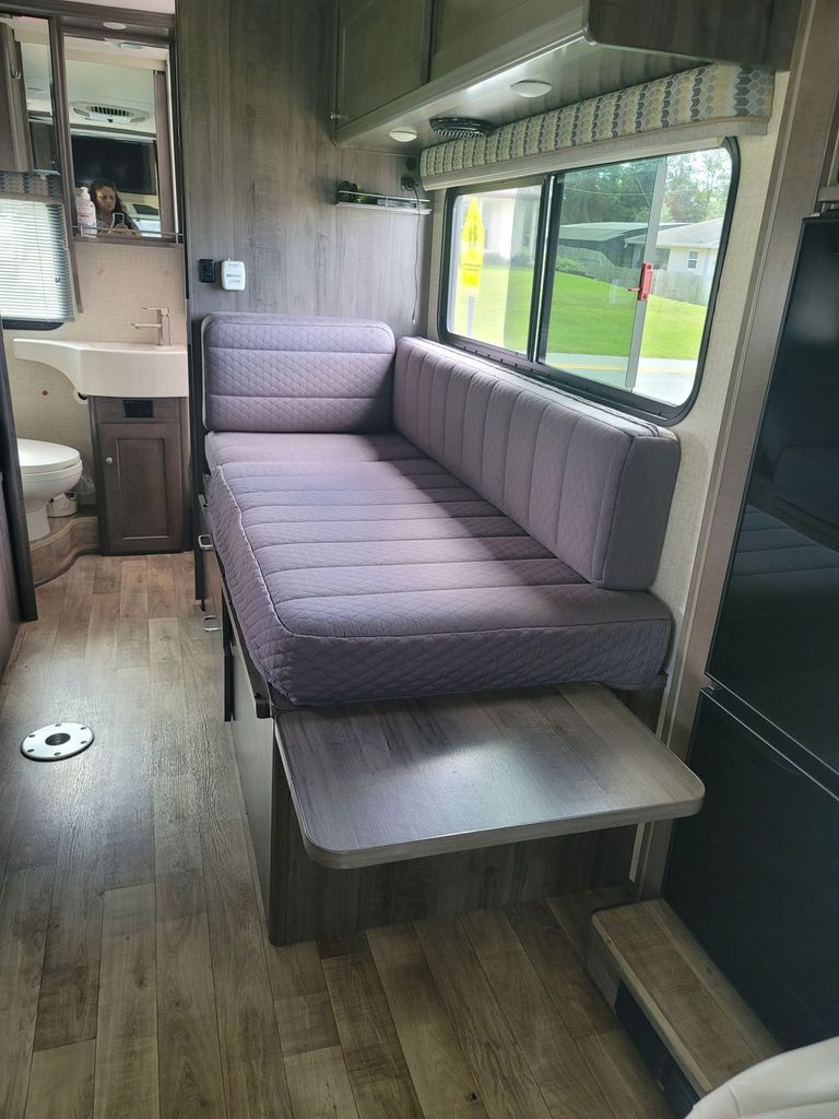 2018 Winnebago Fuse 23A - National Vehicle