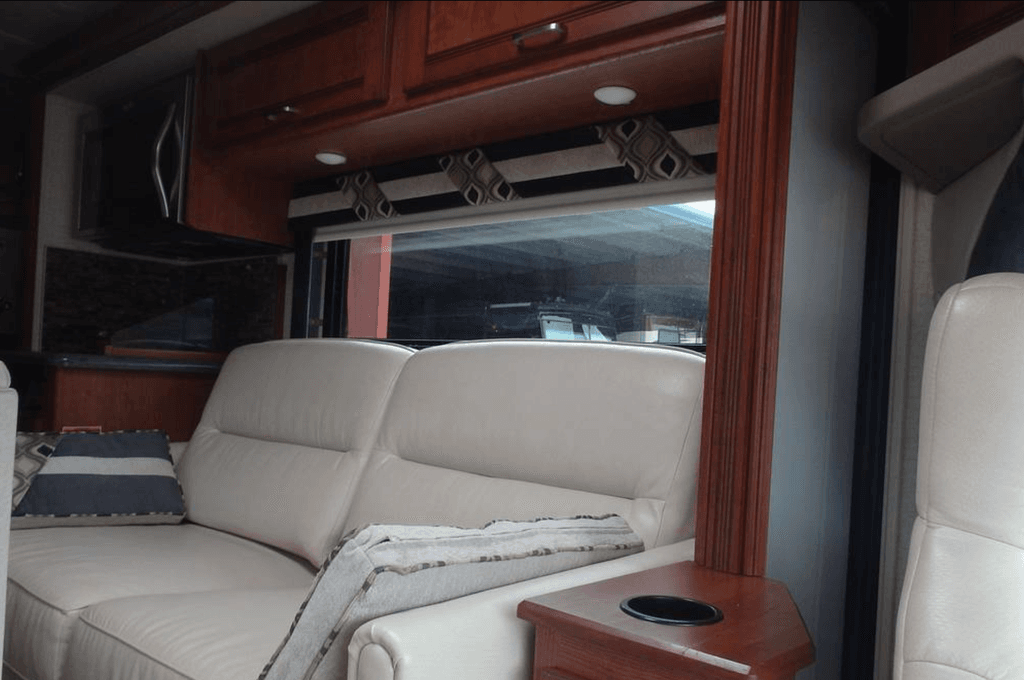 2016 Itasca Cambria 30J National Vehicle