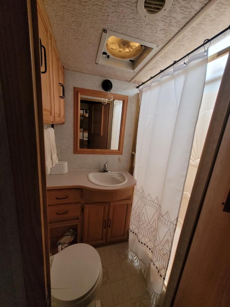 2002 Winnebago Adventurer 35U National Vehicle
