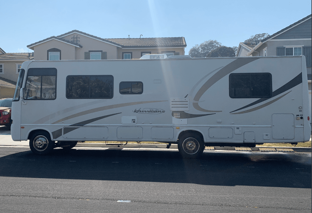 2005 Four Winds Hurricane 30Q - National Vehicle