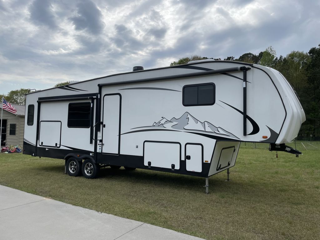 2022 East to West Tandara 321RL-OK - National Vehicle